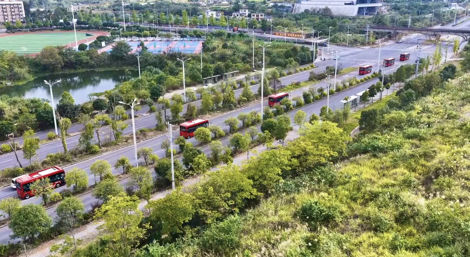 独山县：14台新能源公交车正式投用