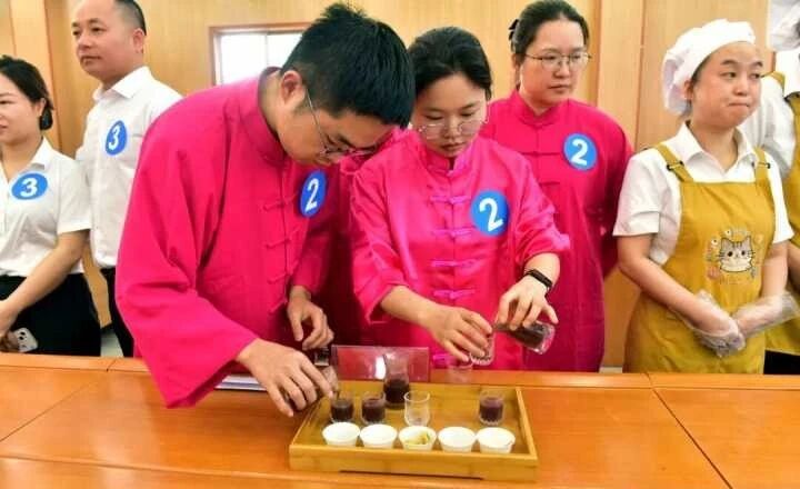 剑河县民族中医院“5·12”护士节系列活动绘就民族团结新画卷