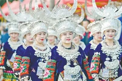 “鲤鱼”跃龙门 “桑蚕”吐金丝