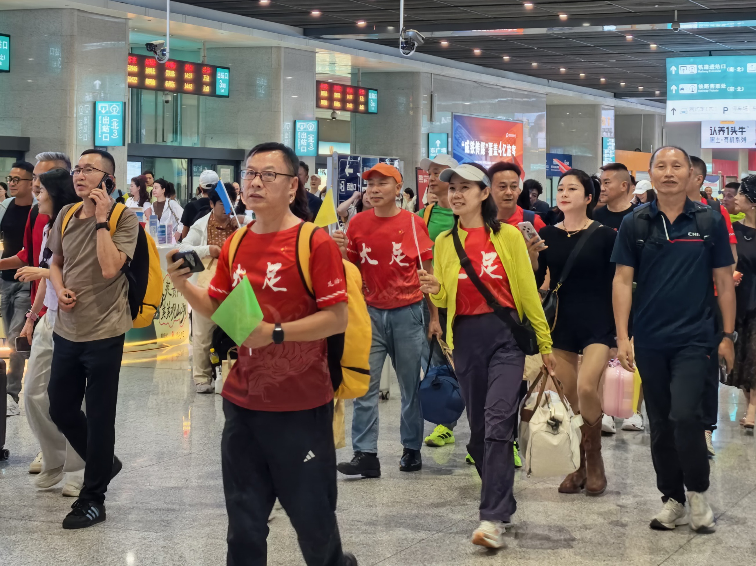 定制列车护航 温情服务相伴
成都局集团公司全力保障贵阳马拉松赛事出行